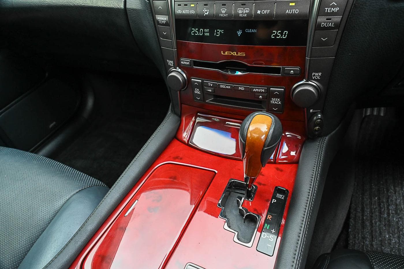 2008 Lexus LS 460 — photograph 27 of 35
