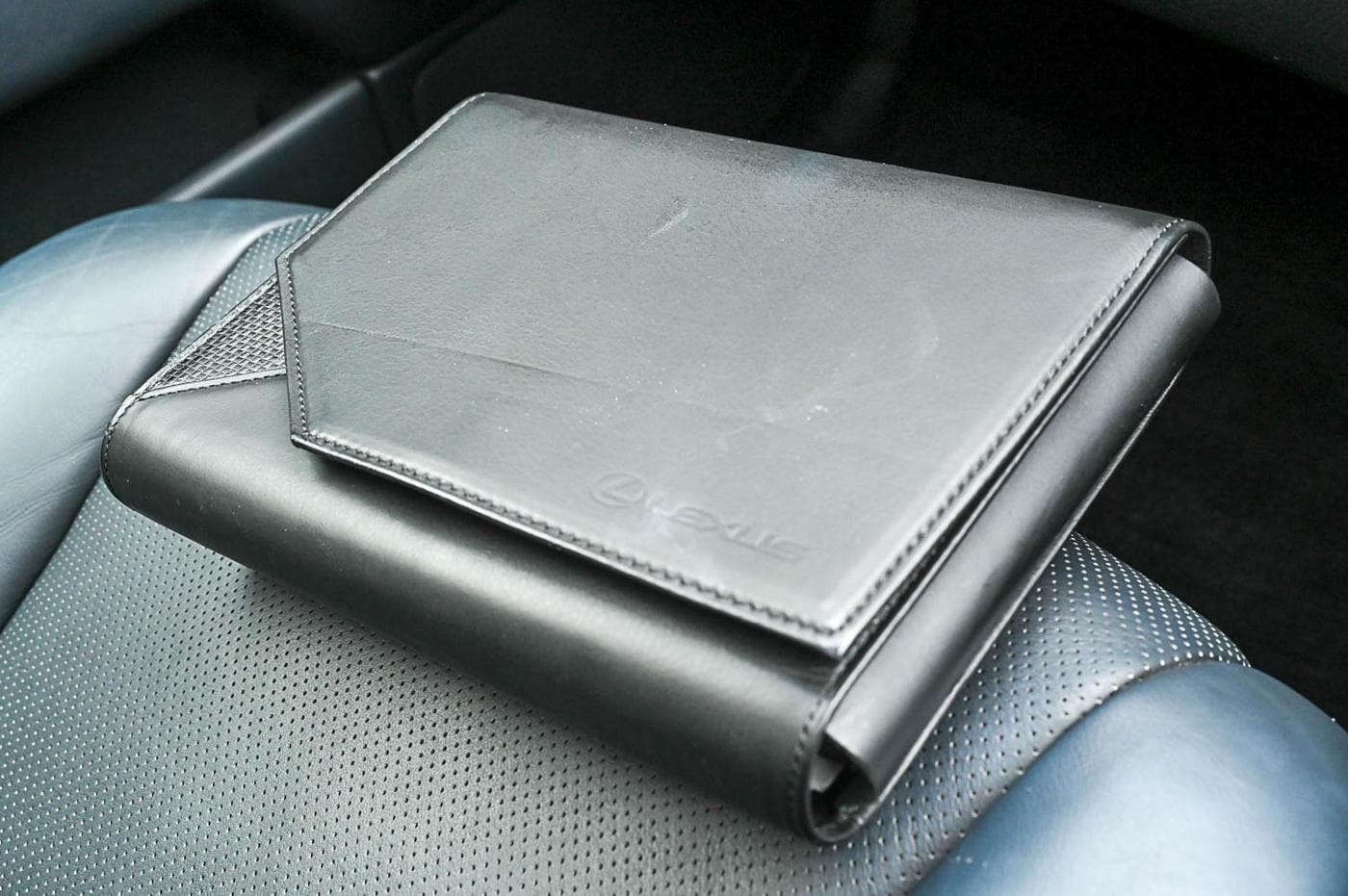 2008 Lexus LS 460 — photograph 34 of 35