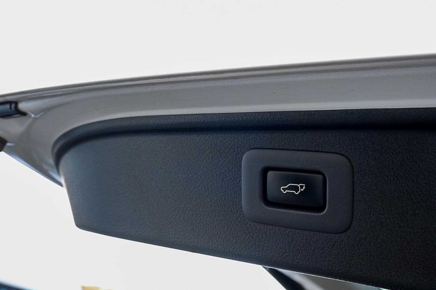 2010 Toyota Vellfire V Premium — photograph 15 of 27