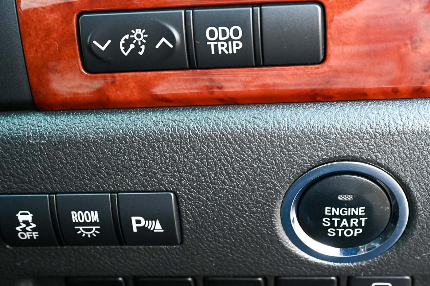 2010 Toyota Vellfire V Premium — photograph 21 of 27