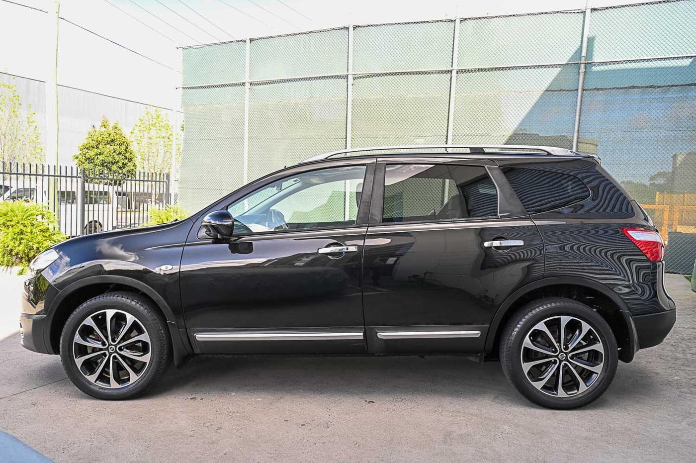 2012 Nissan Dualis +2 Ti-L — photograph 7 of 26