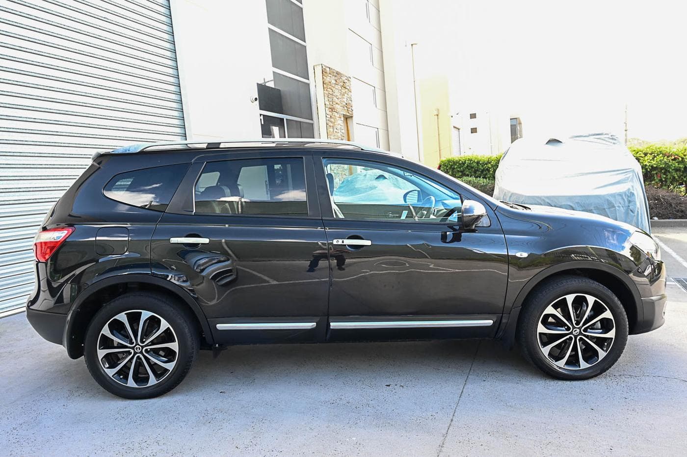 2012 Nissan Dualis +2 Ti-L — photograph 12 of 26