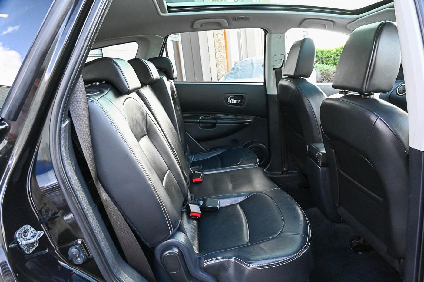 2012 Nissan Dualis +2 Ti-L — photograph 15 of 26