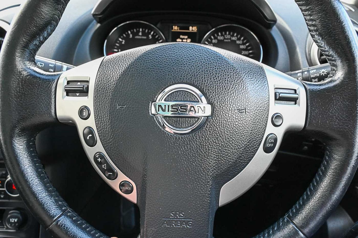 2012 Nissan Dualis +2 Ti-L — photograph 20 of 26