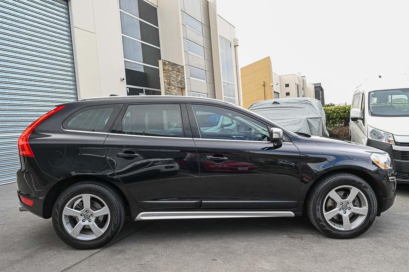 2012 Volvo XC60 D5 R-Design — photograph 14 of 31