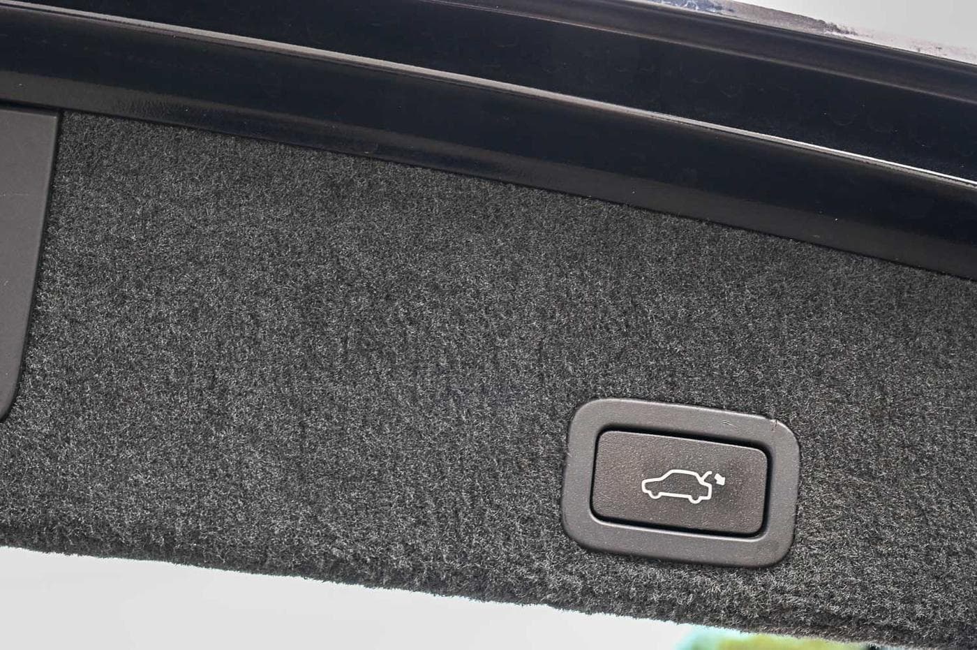 2012 Volvo XC60 D5 R-Design — photograph 18 of 31