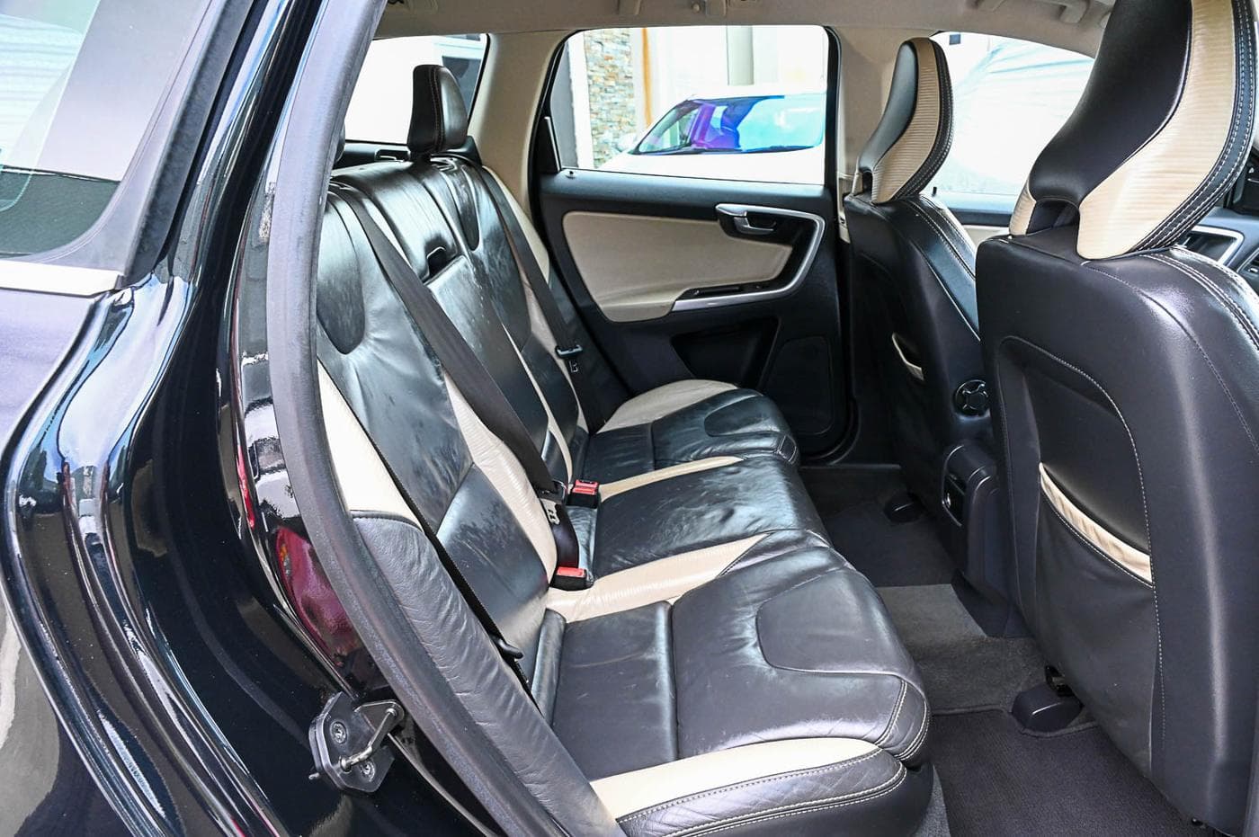 2012 Volvo XC60 D5 R-Design — photograph 19 of 31