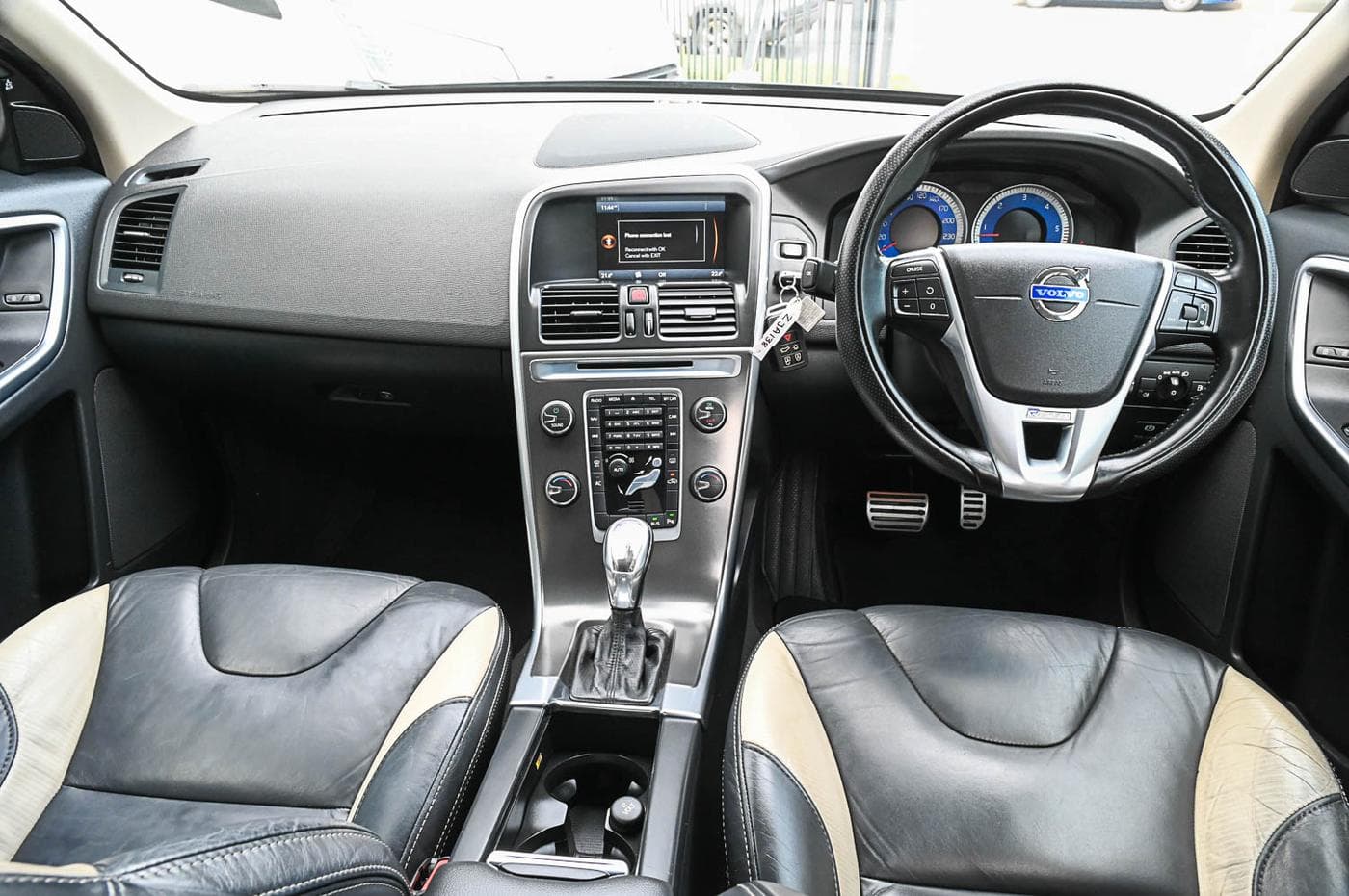 2012 Volvo XC60 D5 R-Design — photograph 21 of 31