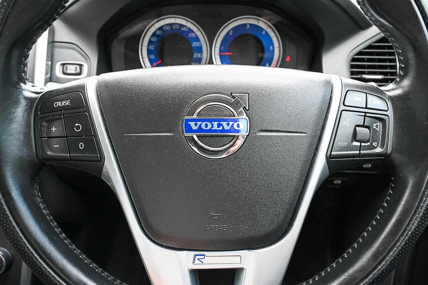 2012 Volvo XC60 D5 R-Design — photograph 25 of 31